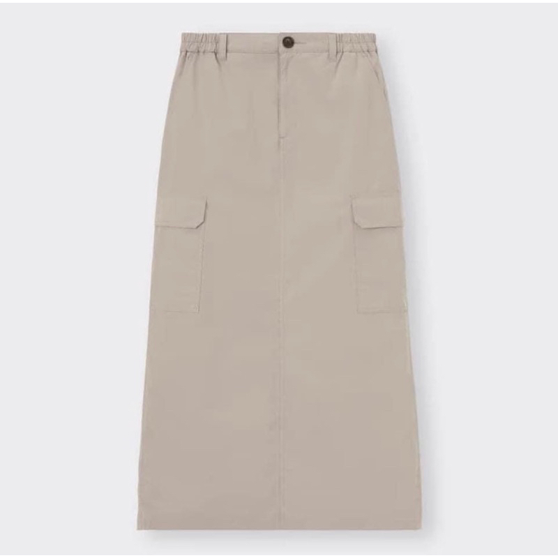 Chân váy túi hộp GU màu be size M newtag auth 100%