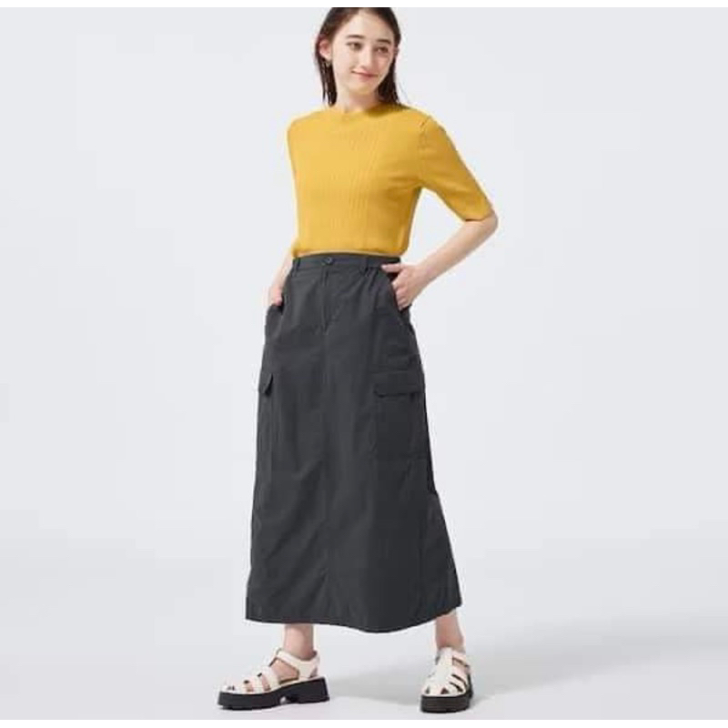 Chân váy túi hộp GU màu be size M newtag auth 100%