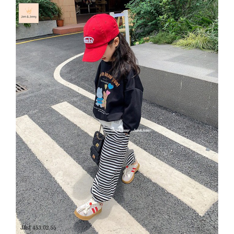 Set thu đông Jam&Jenny trắng đỏ phối quần sọc da cá bé gái