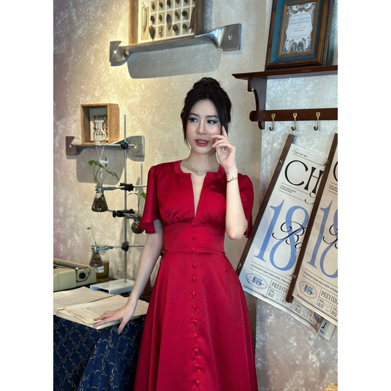 AOKI | Camille Dress  | Màu đỏ sang trọng, tôn da cùng thiết kế tinh tế, nơ cột sau