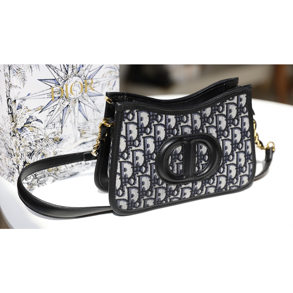 TÚI CD SIGNATURE HOBO SZ24