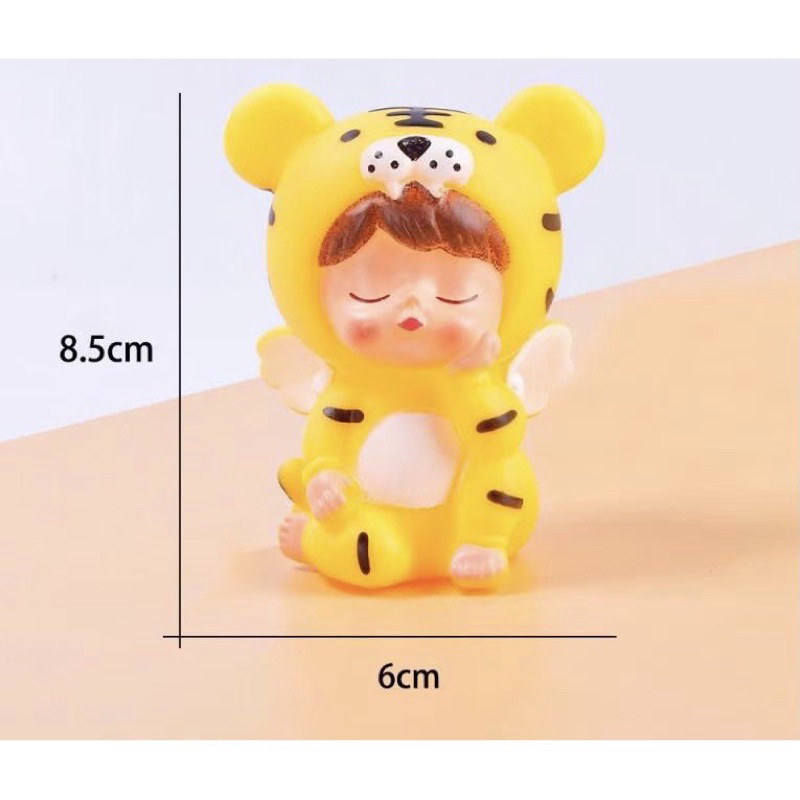 Em bé hổ trang trí bánh kem