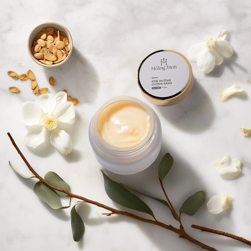 Kem chống nắng dưỡng trắng ban ngày Luxury