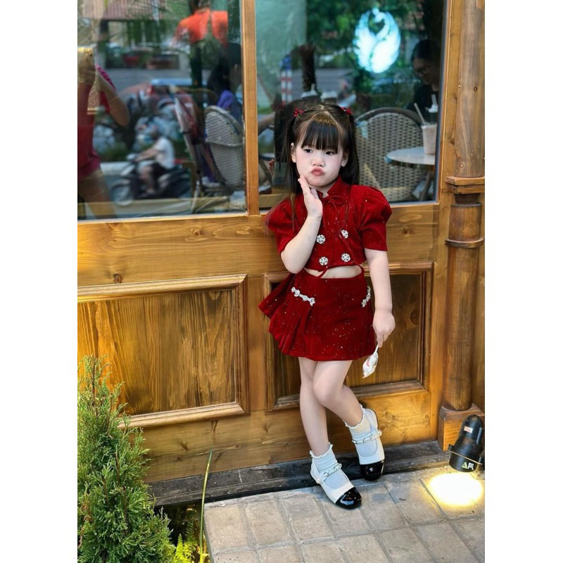 Set ao kem chân váy sang chảnh cho bé