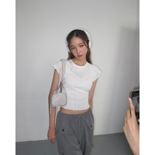 JANET STUDIO • Áo thun tay con trắng