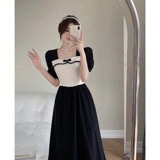 Đầm cổ vuông