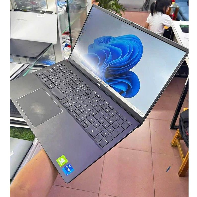 Dell Vostro 5502  Core i5 1165g7 / Ram 16G / Ssd 512G / 15,6"