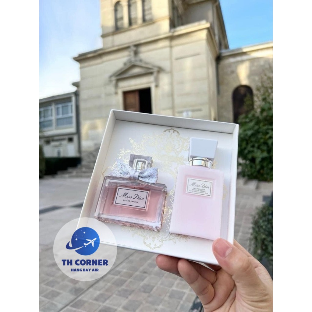 𝐒𝐞𝐭 𝐍𝐮̛𝐨̛́𝐜 𝐇𝐨𝐚 𝐌𝐢𝐬𝐬 𝐃𝐢𝐨𝐫 𝐤𝐞̀𝐦 𝐋𝐨𝐭𝐢𝐨𝐧 𝐝𝐮̛𝐨̛̃𝐧𝐠 𝐭𝐡𝐞̂̉