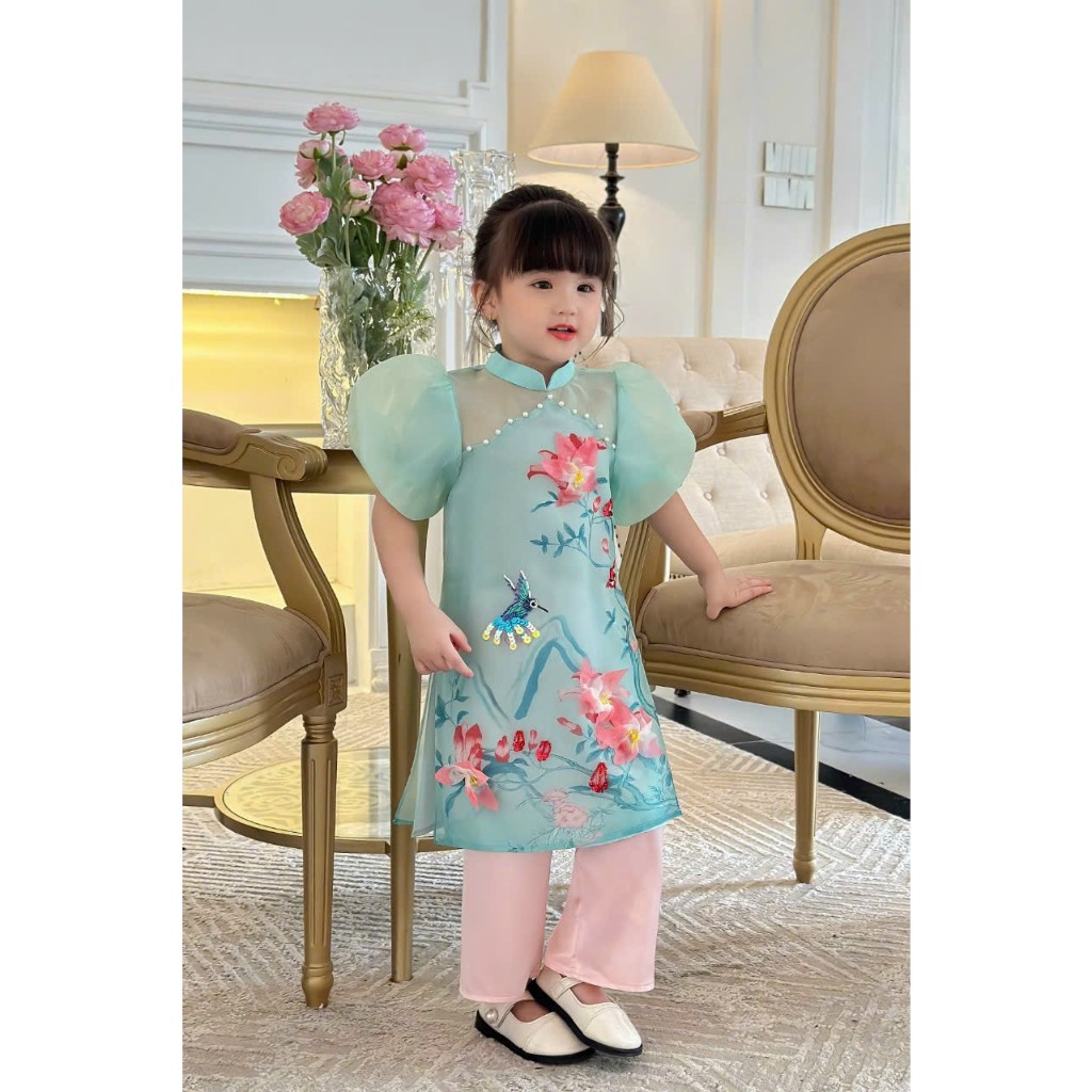 Áo dài cách tân chất vải tơ organza, thiết kế 4 tà nhẹ nhàng, họa tiết vừa in vừa đính kết nổi- Áo dài Sài Gòn