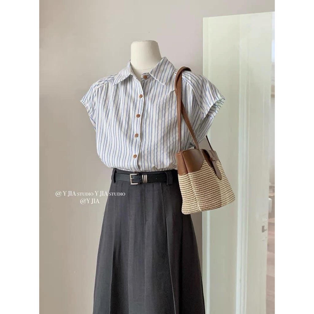 Set bộ đồ nữ áo sơ mi cánh dơi sọc đính nút mix chân váy xếp ly xòe dáng dài kèm dây đai với tone màu nhã nhặn