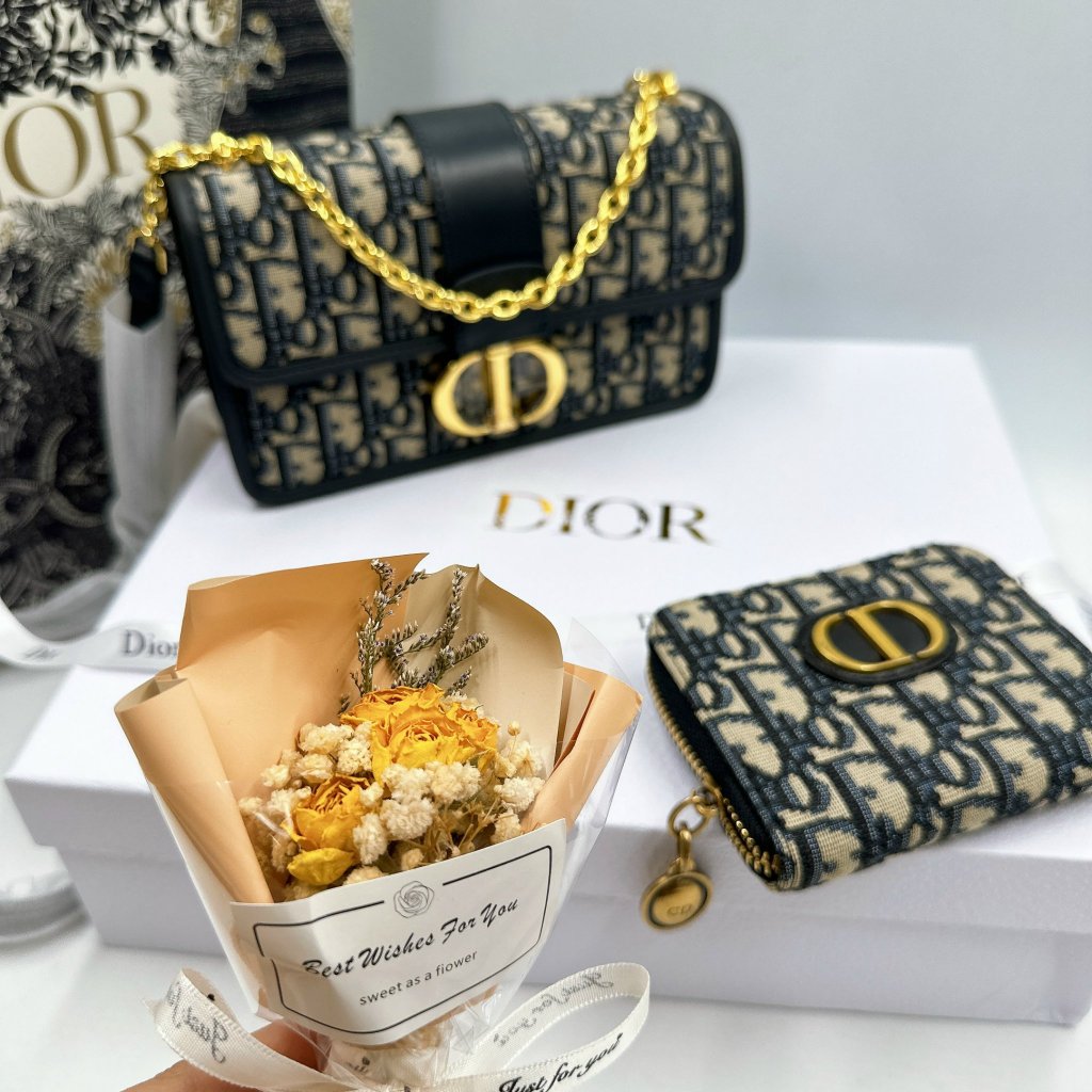 Set túi xách Di.o Size 21cm dùng làm quà tặng