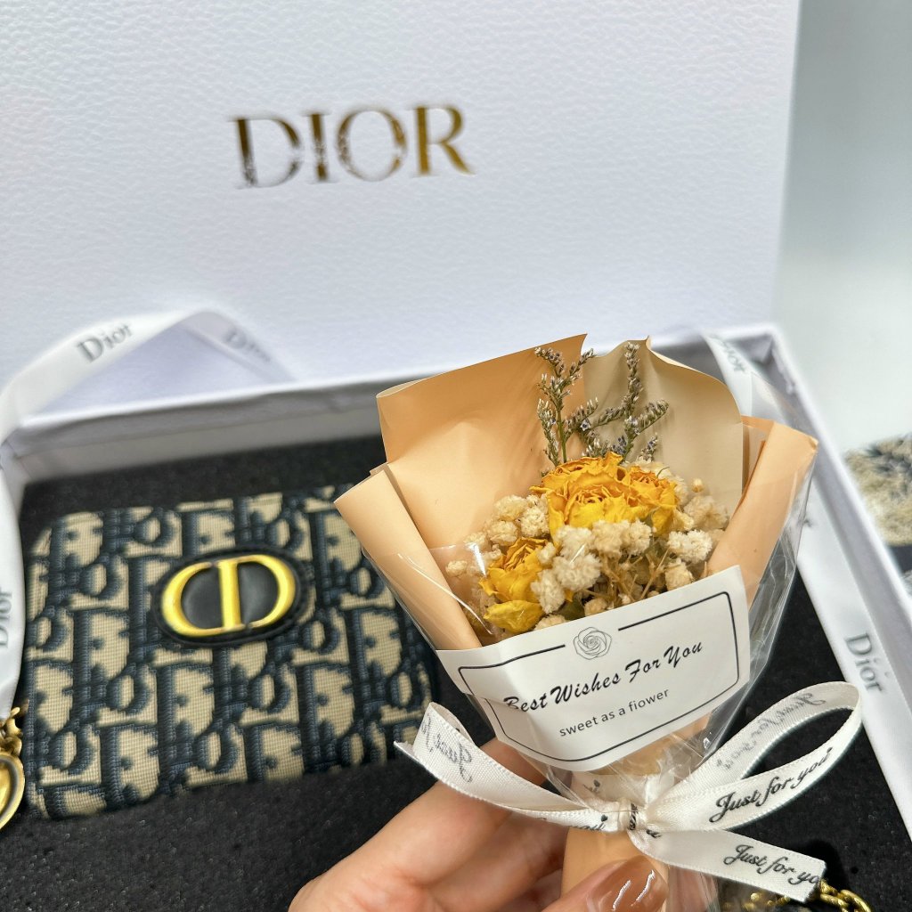 Set túi xách Di.o Size 21cm dùng làm quà tặng