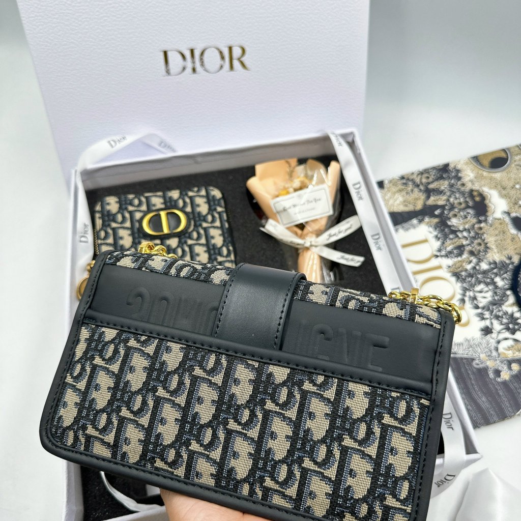 Set túi xách Di.o Size 21cm dùng làm quà tặng