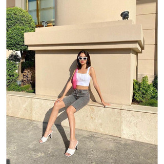 Quần biker short xám lai cắt
