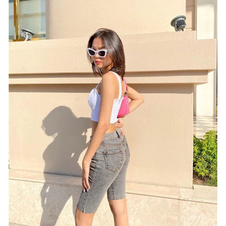 Quần biker short xám lai cắt