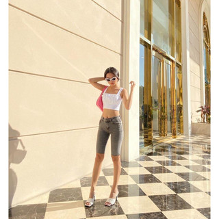 Quần biker short xám lai cắt