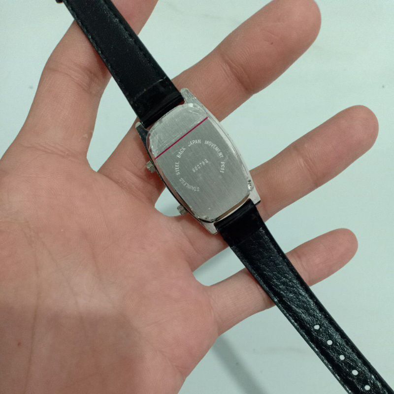 Đồng hồ si nhật nữ dây da mặt vuông tank hiệu M.R hoạt động ful 2 máy độ mới cao 97%