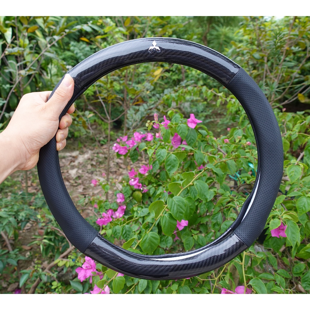 Bọc vô lăng Mitsubishi Xpander, Pajero, Attrage, Mirage, Triton, Outlander, Trùm vô lăng cacbon bảo vệ vô lăng *