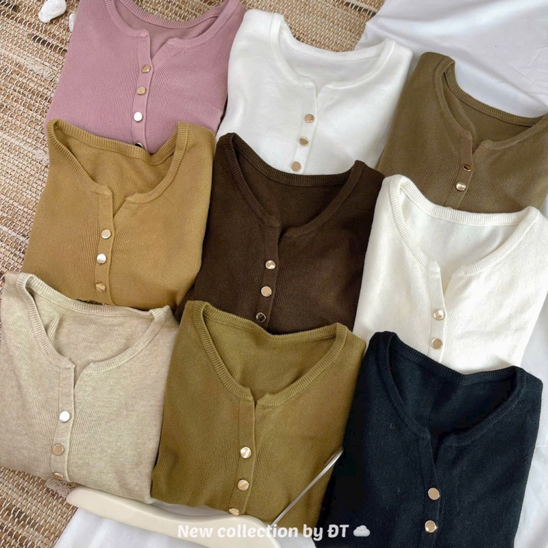 Áo len khuy vàng cổ V