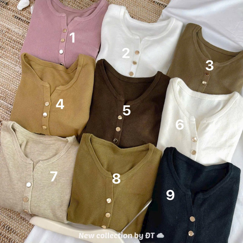 Áo len khuy vàng cổ V