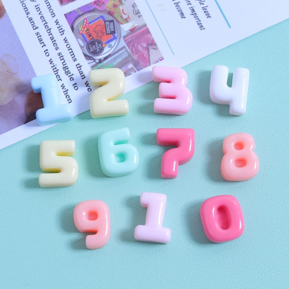 Sickers trang trí gắn dép cross chữ số và bảng chữ cái gắn sẵn nút đính