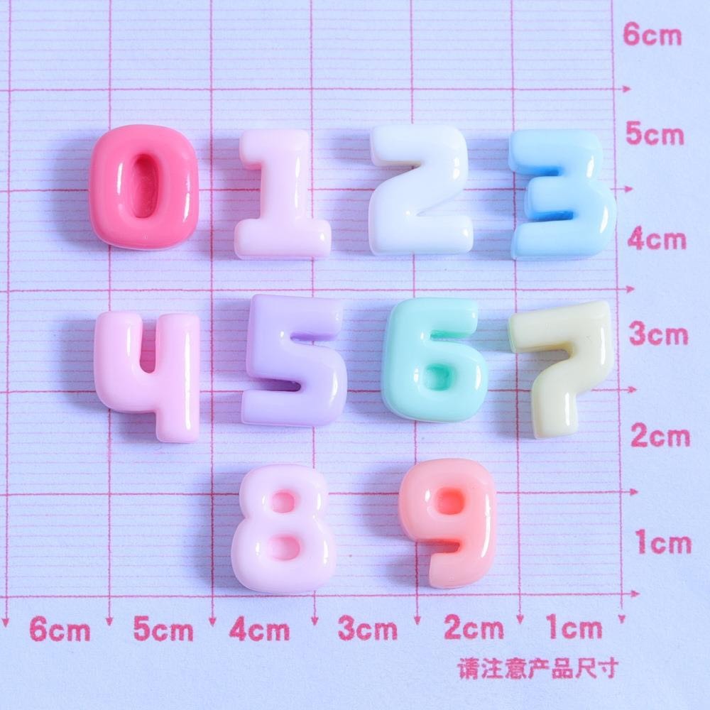 Sickers trang trí gắn dép cross chữ số và bảng chữ cái gắn sẵn nút đính