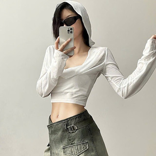 Áo thun croptop có mũ trùm đầu