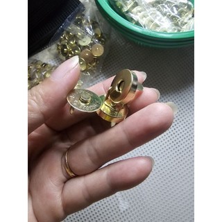 Nút hít nam châm loại tốt 1.8 cm (1cai)