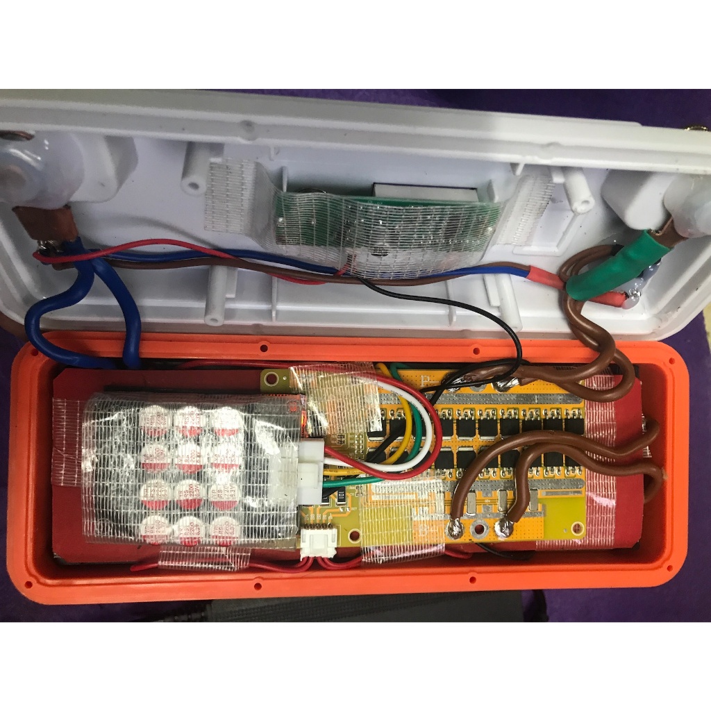 Bình Pin LITHIUM 12V   45Ah Chống Nước Dùng Pin 33138 Kèm sạc 10A