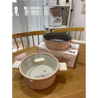 Nồi chảo chống dính Suit IH Locknlock màu hồng pastel có tay cầm cách nhiệt tốt, nhiều dung tích lựa chọn - BABYHOPSG