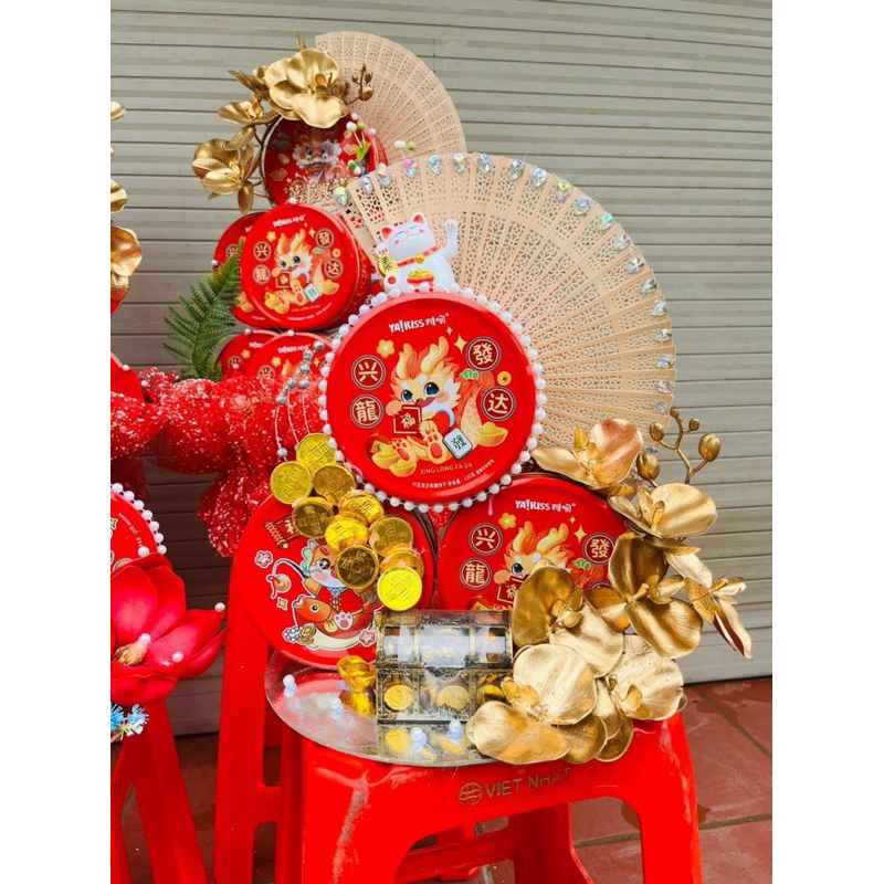 Bánh rồng phát tài hộp thiếc làm giỏ bánh tết