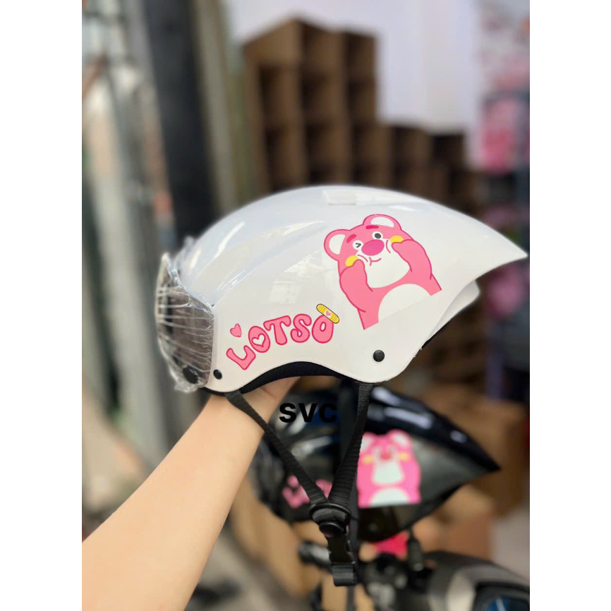 NÓN BẢO HIỂM THỂ THAO TEM GẤU DÂU