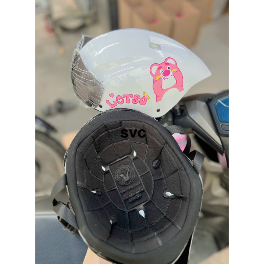 NÓN BẢO HIỂM THỂ THAO TEM GẤU DÂU