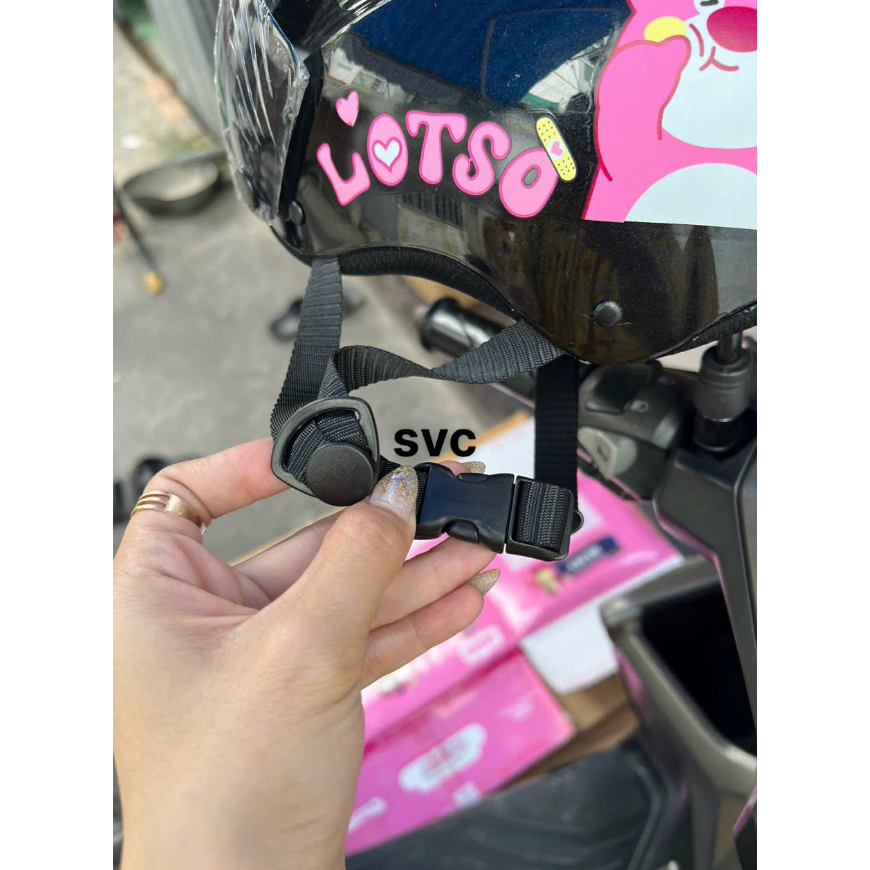 NÓN BẢO HIỂM THỂ THAO TEM GẤU DÂU