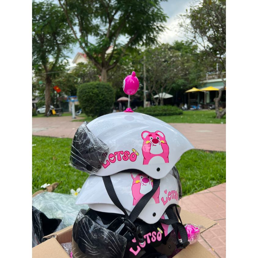 NÓN BẢO HIỂM THỂ THAO TEM GẤU DÂU