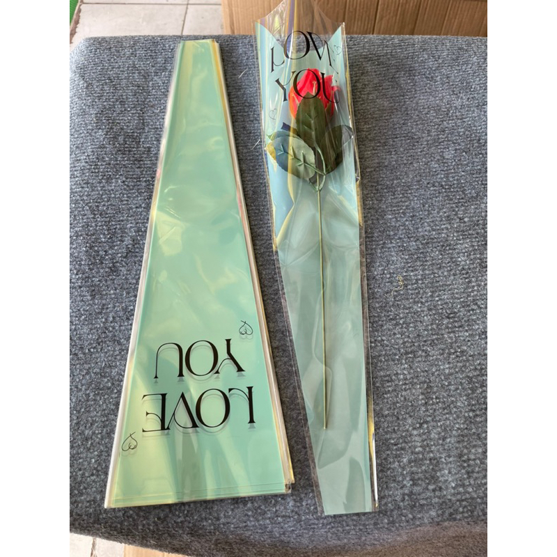 Túi đựng 1 bông chữ LOVE,xấp 50 túi, túi kiếng đựng hoa
