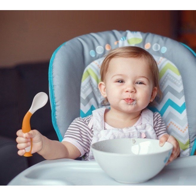 Thìa ăn dặm Chim Cánh Cụt bẻ cong uốn dẻo 360 độ dành cho bé, có đế - Bibeebaby