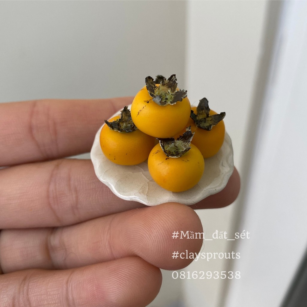 Mô hình trái hồng giòn mini cho nhà búp bê từ đất sét tỉ lệ 1/6 - Ảnh tự chụp - Mầm Đất Sét