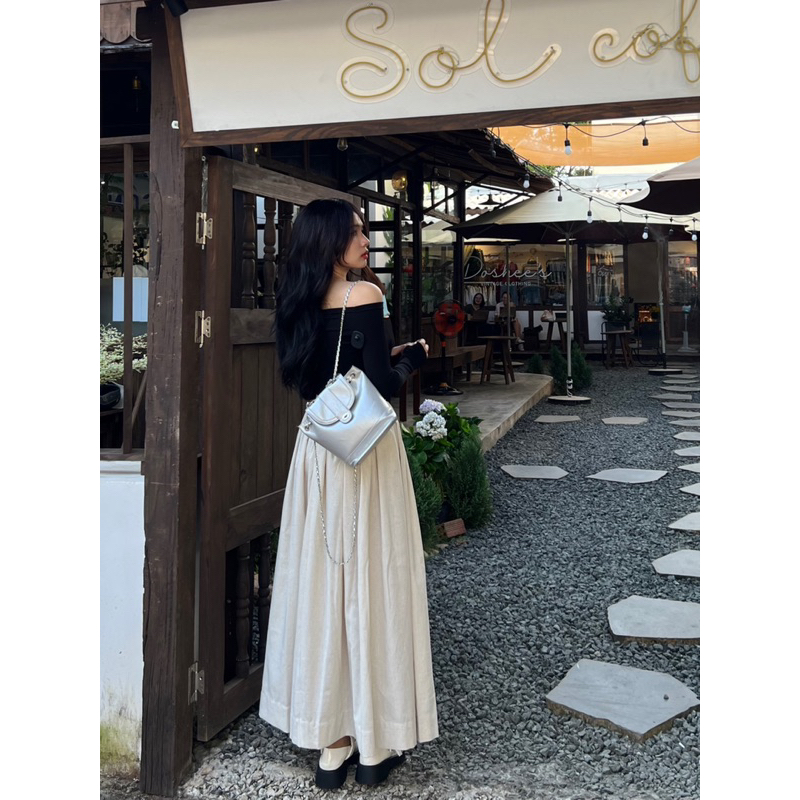 Chân váy xếp ly xoè linen dài kem-đen-trắng