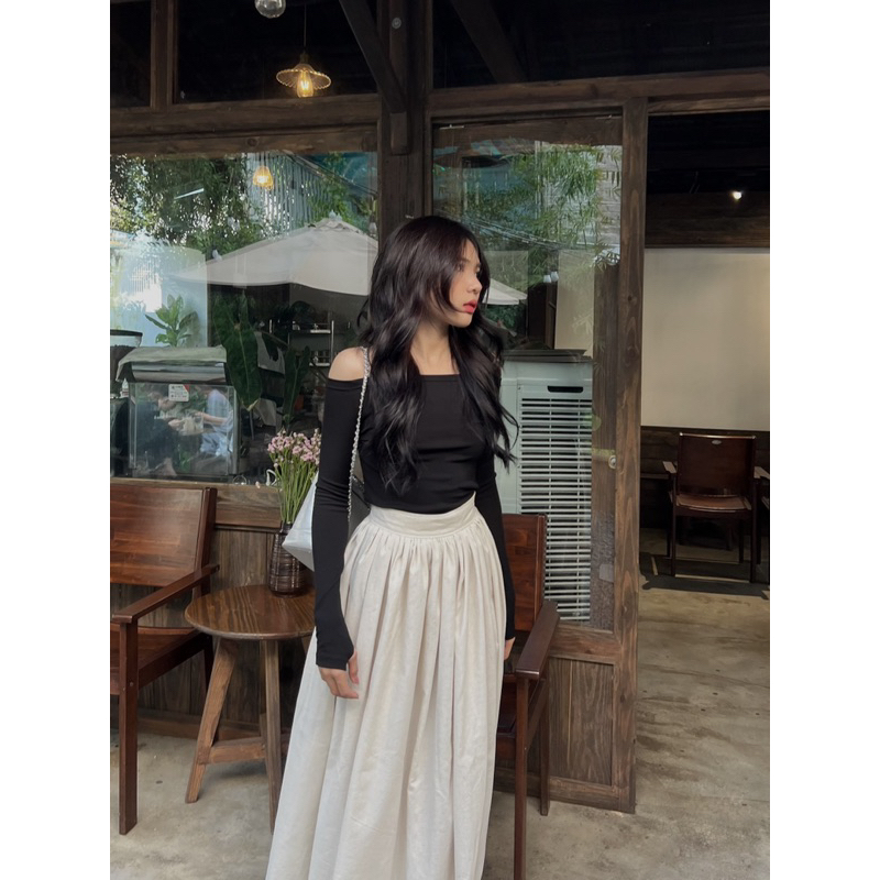 Chân váy xếp ly xoè linen dài kem-đen-trắng