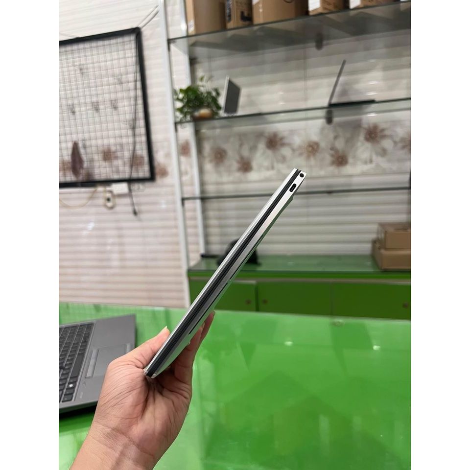 Dell Xps 9310 Core i5 1135G7 - Ram 8Gb - SSD 256Gb - màn 4K