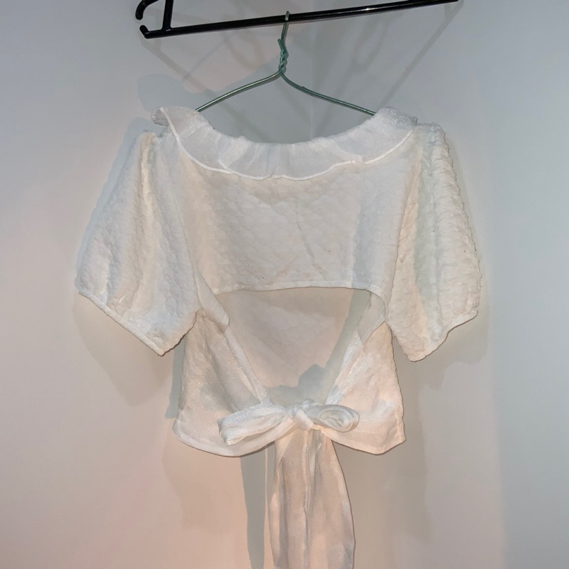 Áo kiểu dạng khoét lưng cột dây