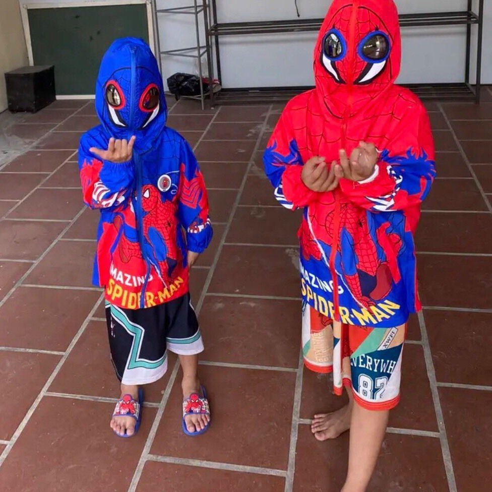 Áo khoác gió siêu nhân có đèn và mũ kín đầu có mắt kính hàng QC cho bé - A334