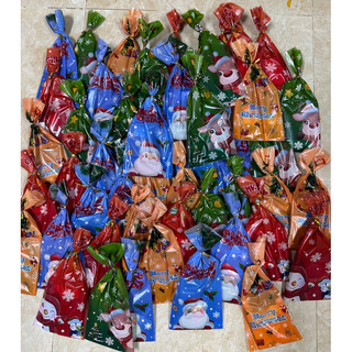 Set quà noel như ảnh gồm 1 sổ noel và 1 bút chì đầu tẩy noel đã gói sẵn