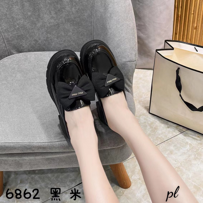 Giày sục nơ Miu đế đúc siêu nhẹ,có 2 màu đen và kem