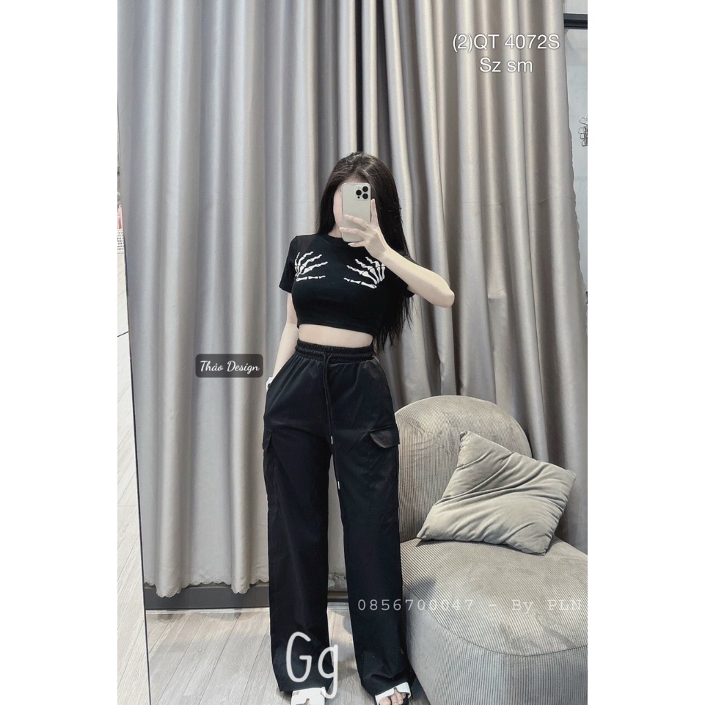 SET đồ bộ nữ áo thun gân croptop in bàn tay ở ngực kèm quần ống suông có túi hộp quyến rũ