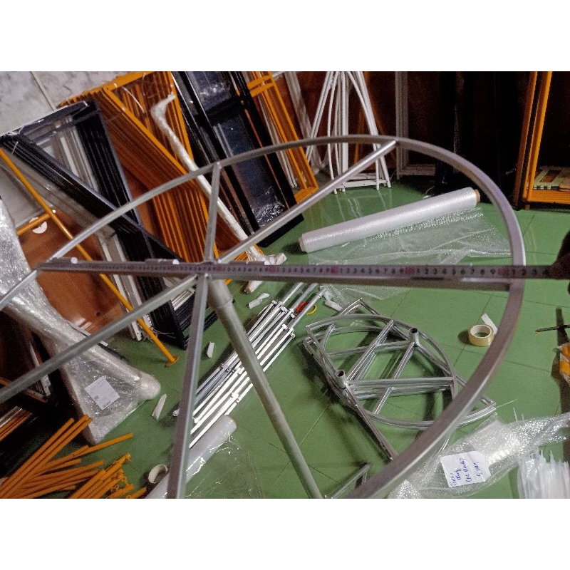 Bộ sản phẩm vòng tròn treo quần áo di động bán kính 110 cm,