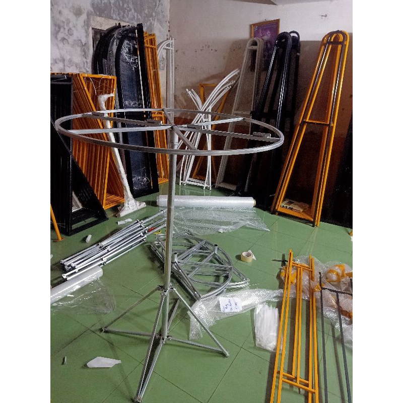 Bộ sản phẩm vòng tròn treo quần áo di động bán kính 110 cm,