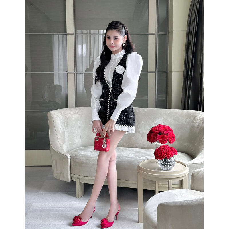 Jumpsuit dạ tay dài kèm hoa trà