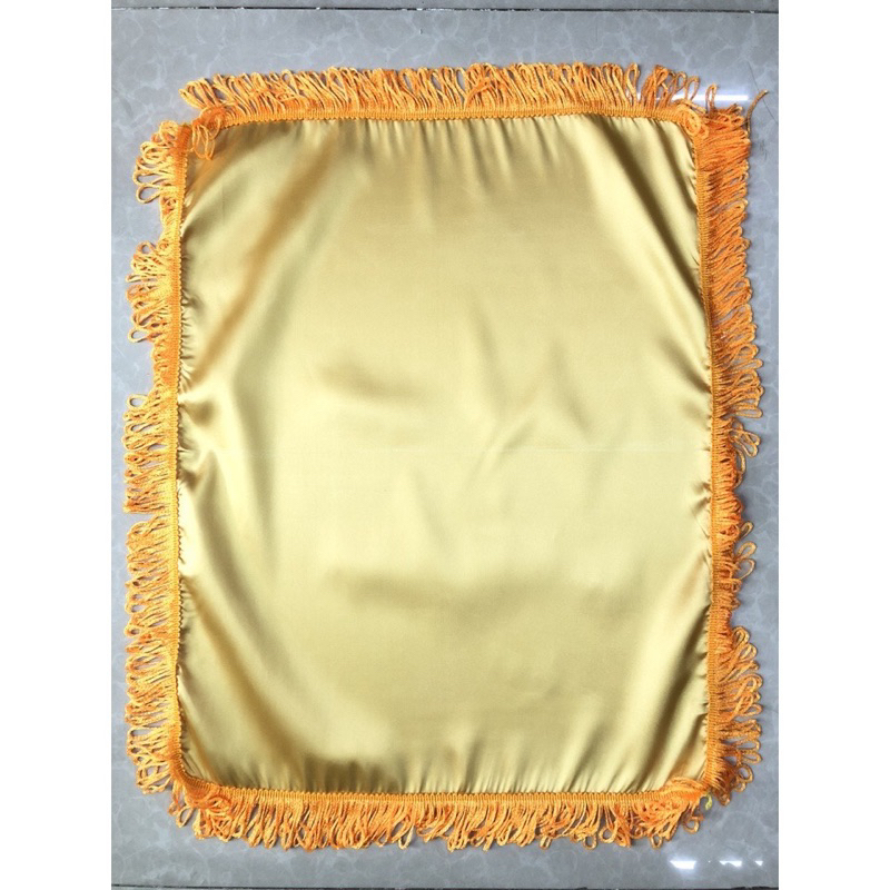 Khăn vàng tua vàng che tượng kích thước 50x50